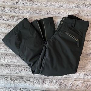 Obermeyer ski snow pants in black.  Like new size 10-12/med youth